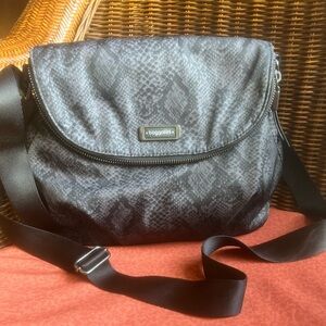 Baggallini Amelia Crossbody bag